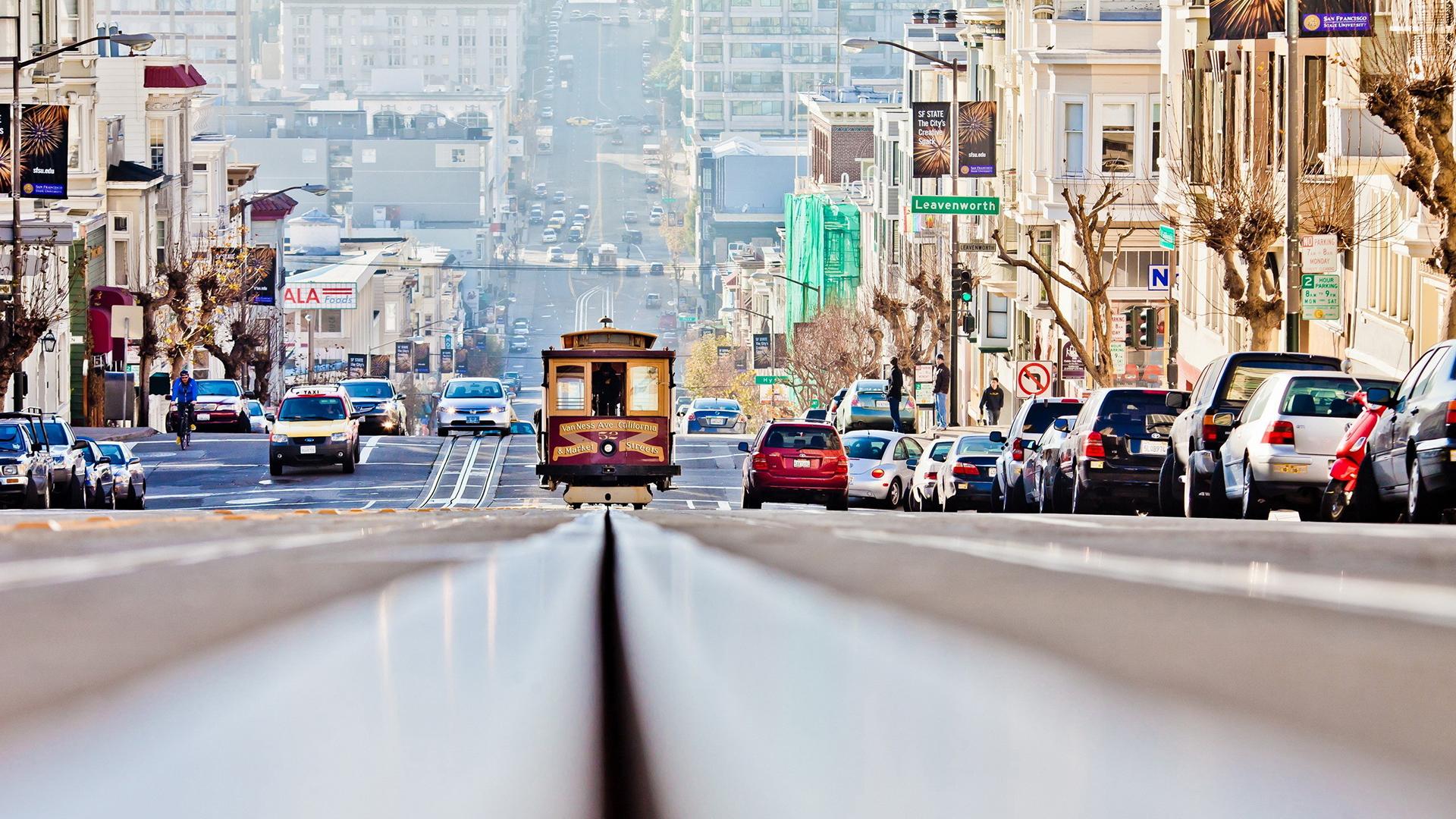 San Francisco's rolling hills | San Francisco Deluxe Sightseeing Tours