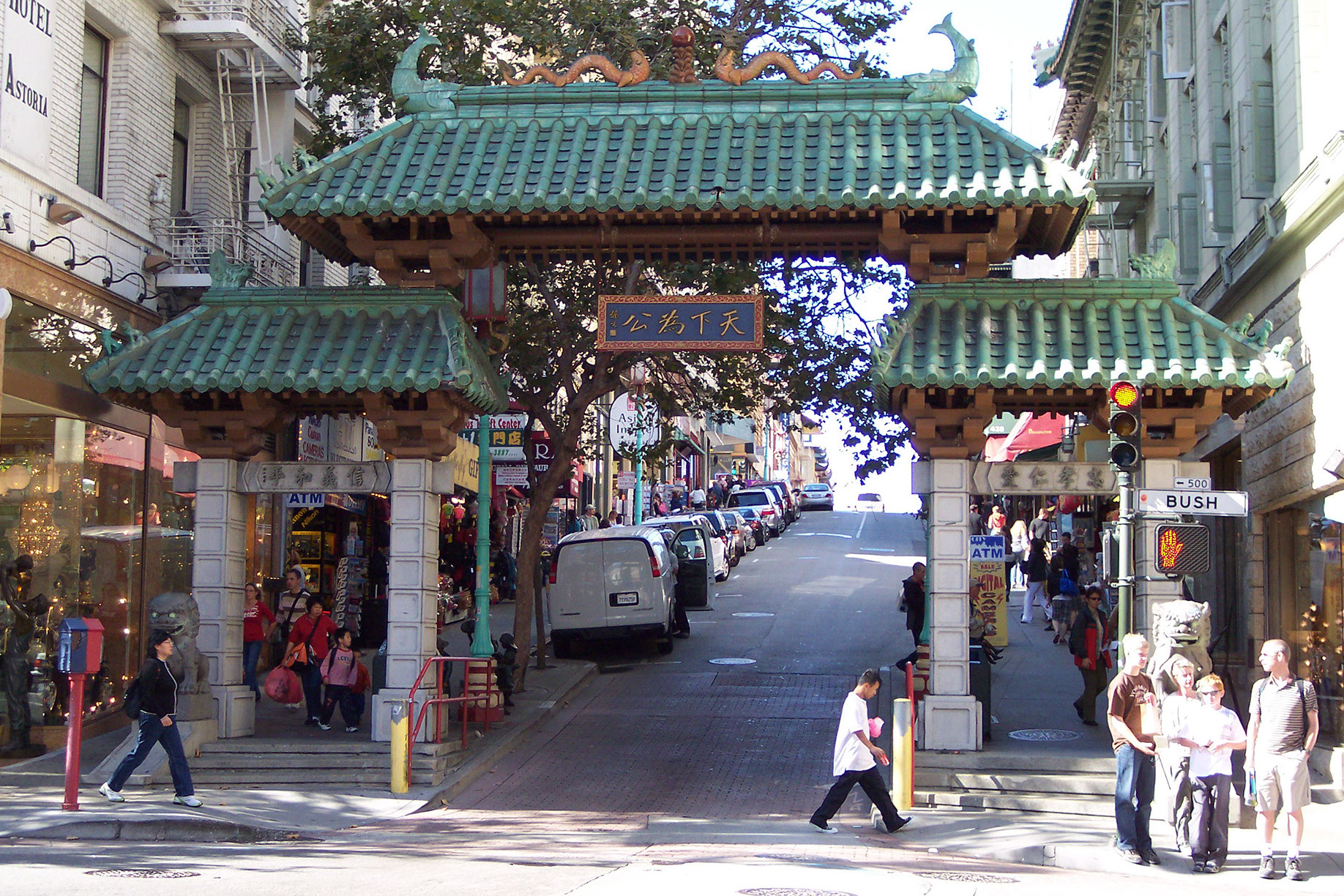The gates to Chinatown | San Francisco Deluxe Sightseeing Tours